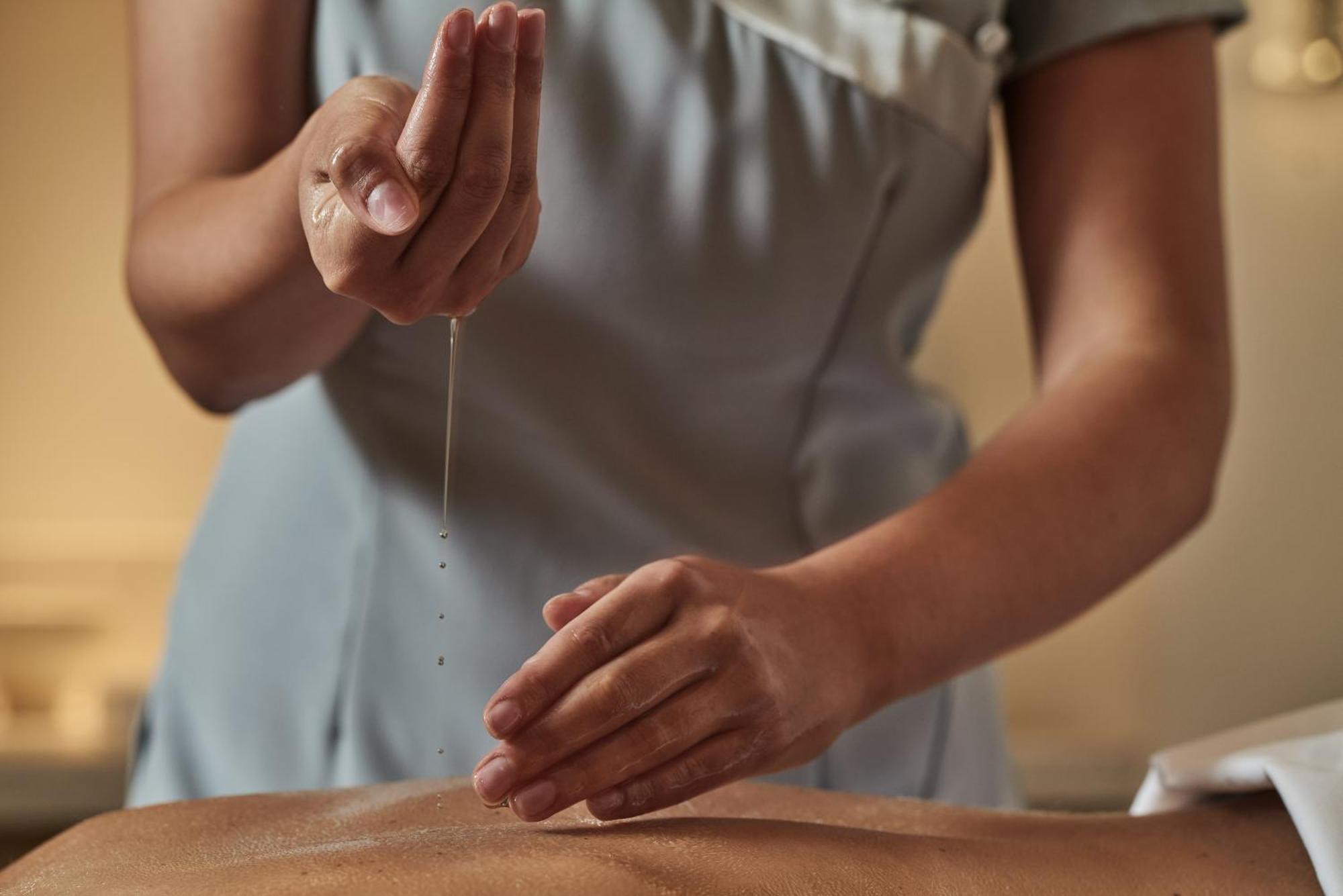 City Of Dreams Mediterranean - Integrated Resort, Casino & Entertainment Limassol Eksteriør billede Massage with oil