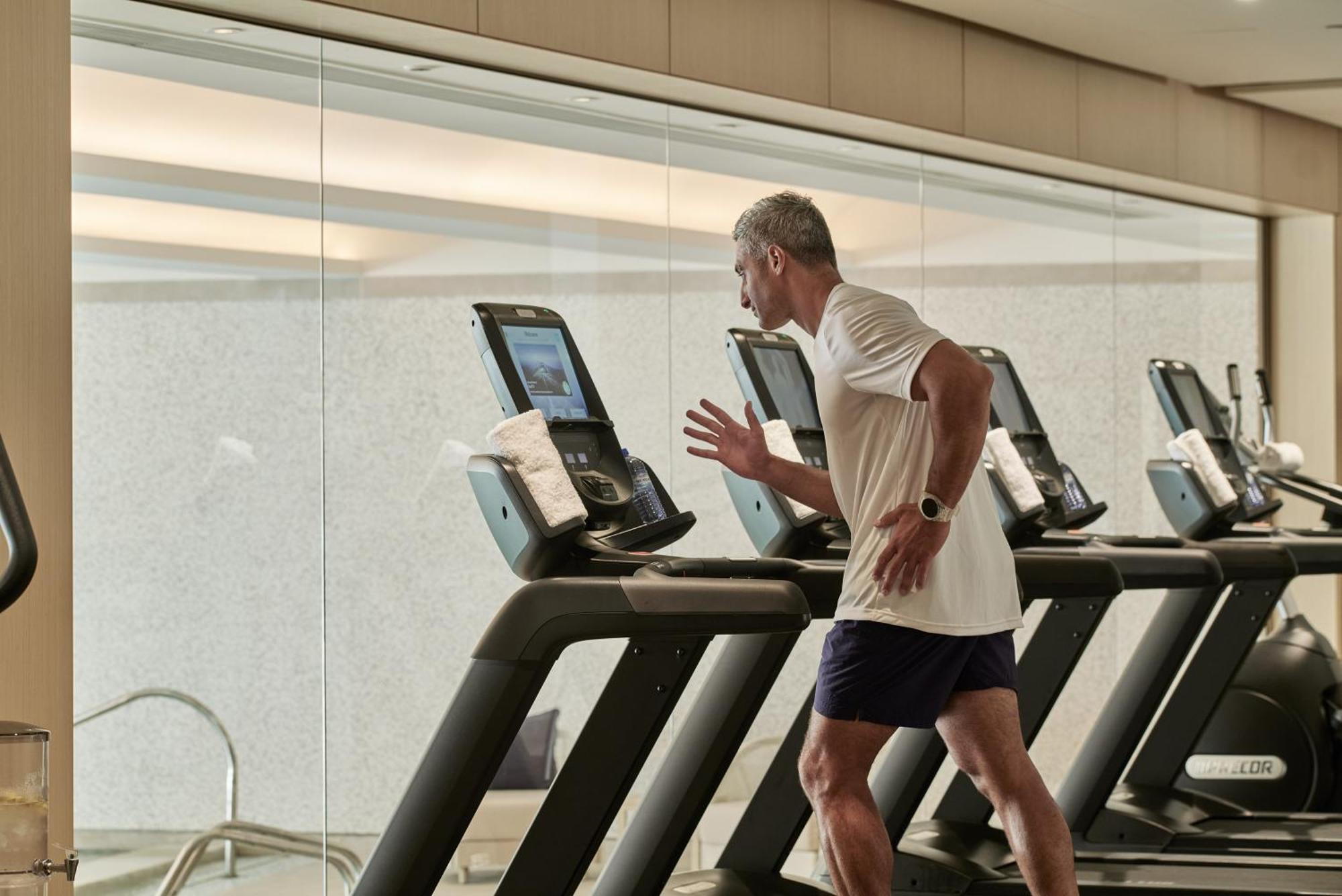 City Of Dreams Mediterranean - Integrated Resort, Casino & Entertainment Limassol Eksteriør billede A treadmill