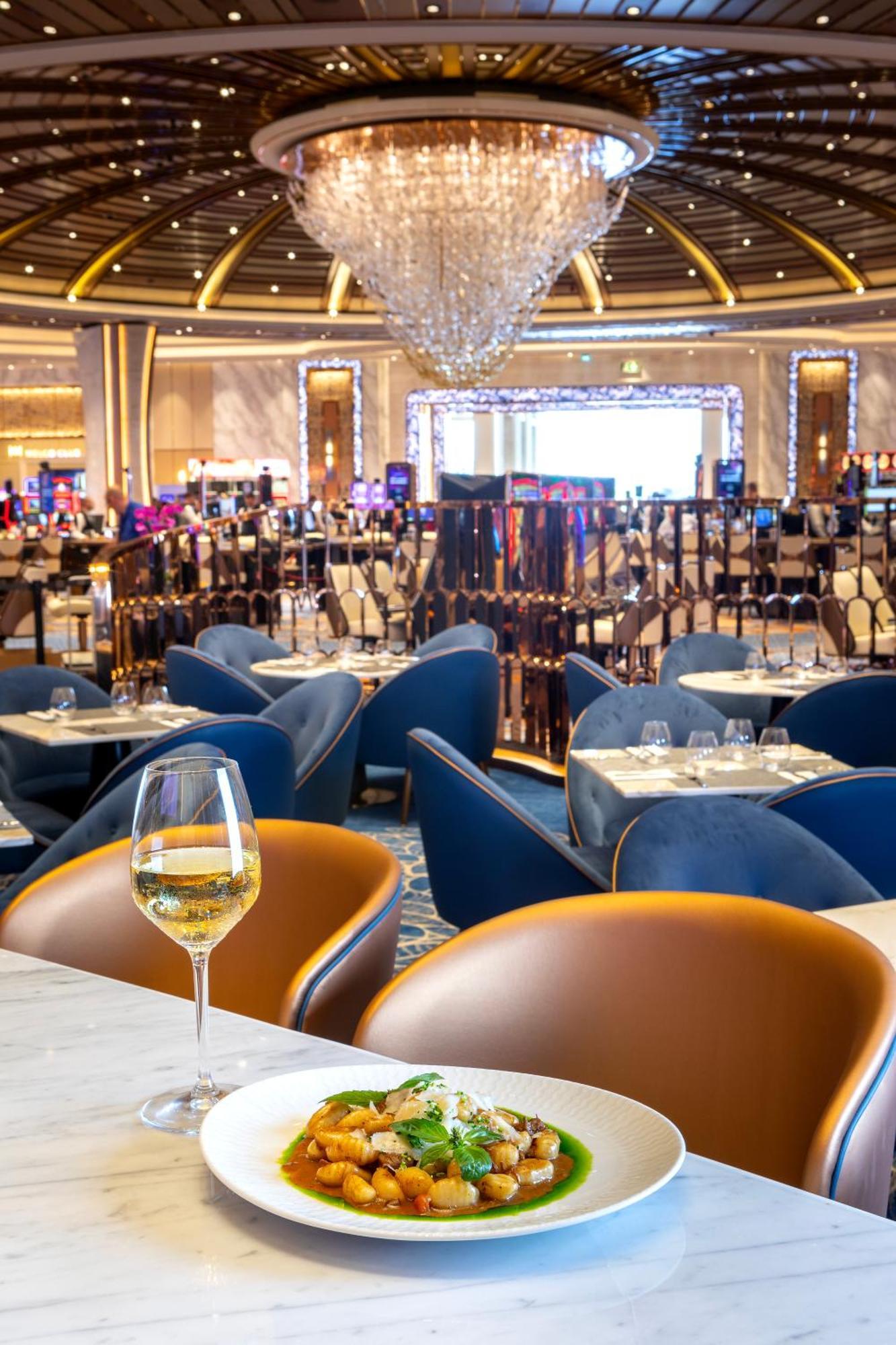 City Of Dreams Mediterranean - Integrated Resort, Casino & Entertainment Limassol Eksteriør billede The interior of the restaurant