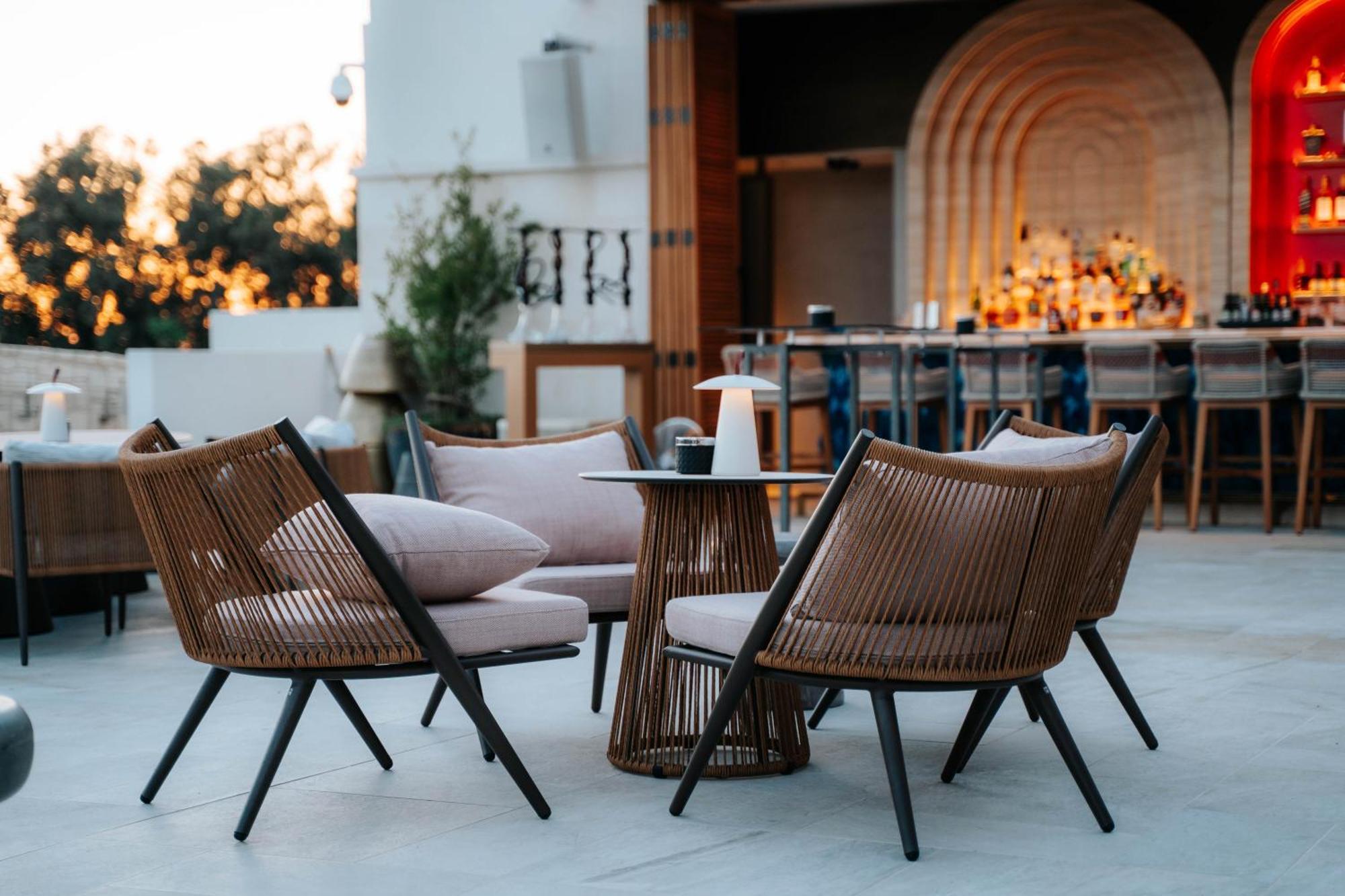 City Of Dreams Mediterranean - Integrated Resort, Casino & Entertainment Limassol Eksteriør billede The rooftop bar at the hotel