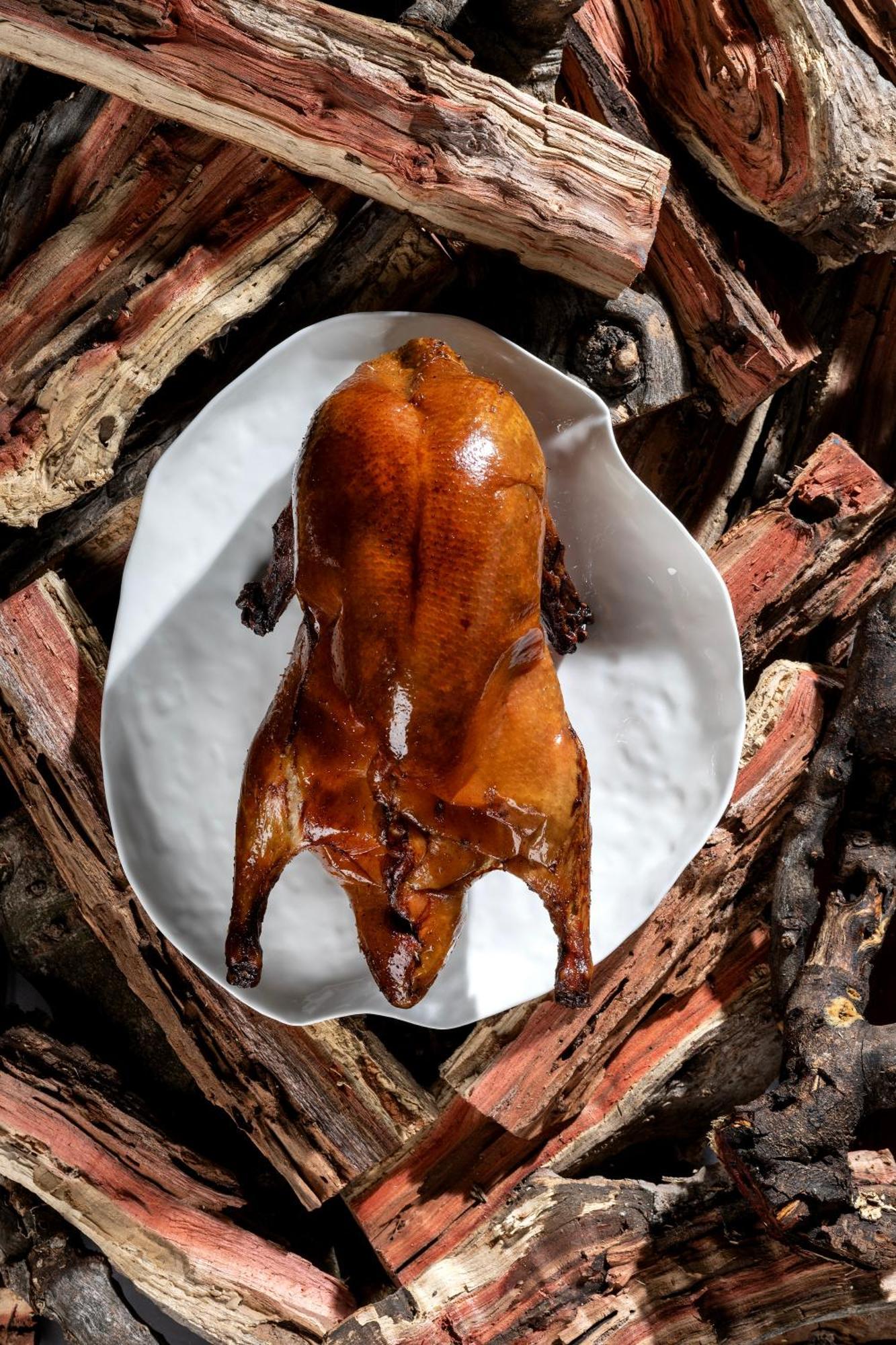 City Of Dreams Mediterranean - Integrated Resort, Casino & Entertainment Limassol Eksteriør billede A whole Peking duck