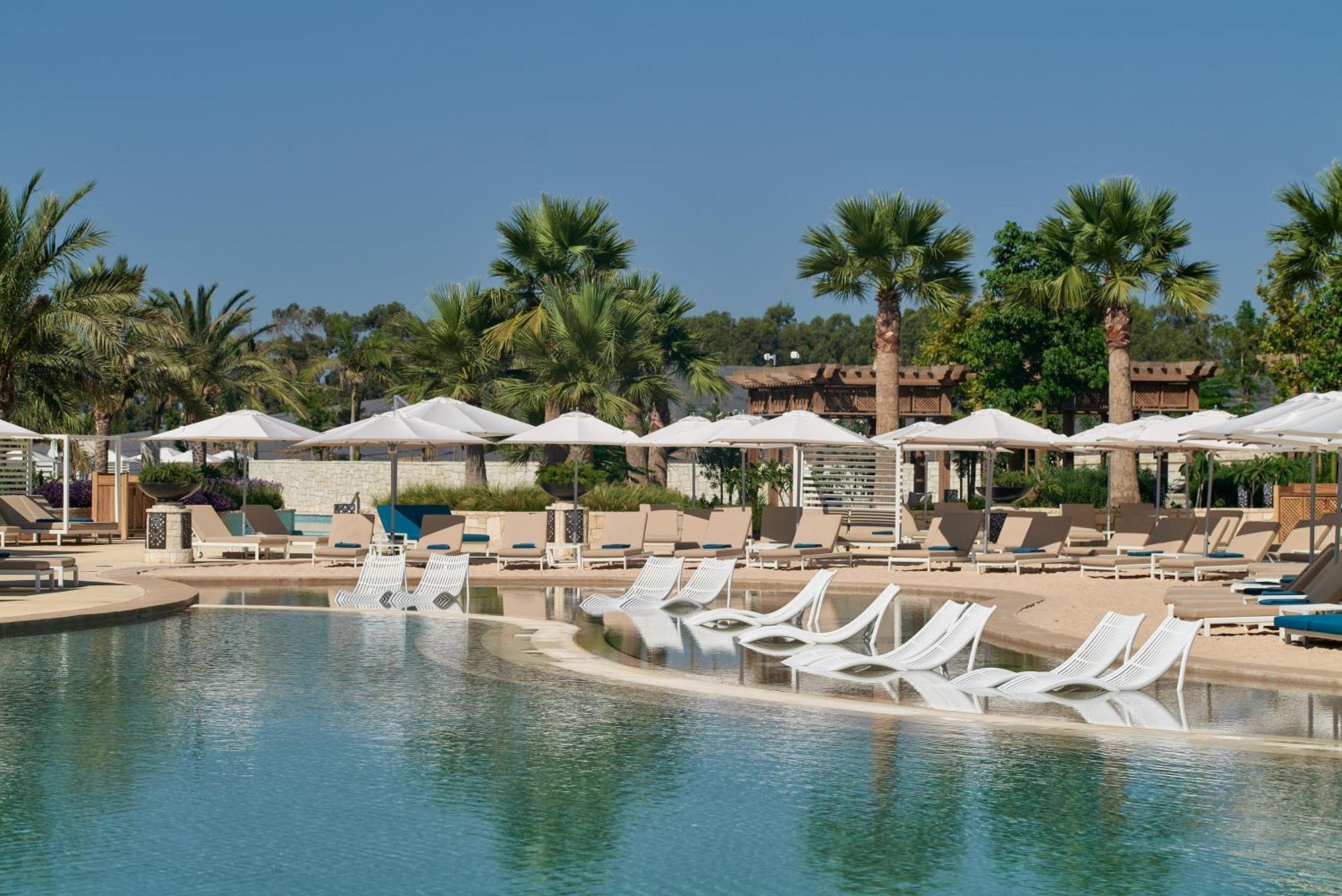 City Of Dreams Mediterranean - Integrated Resort, Casino & Entertainment Limassol Eksteriør billede The swimming pool at the resort